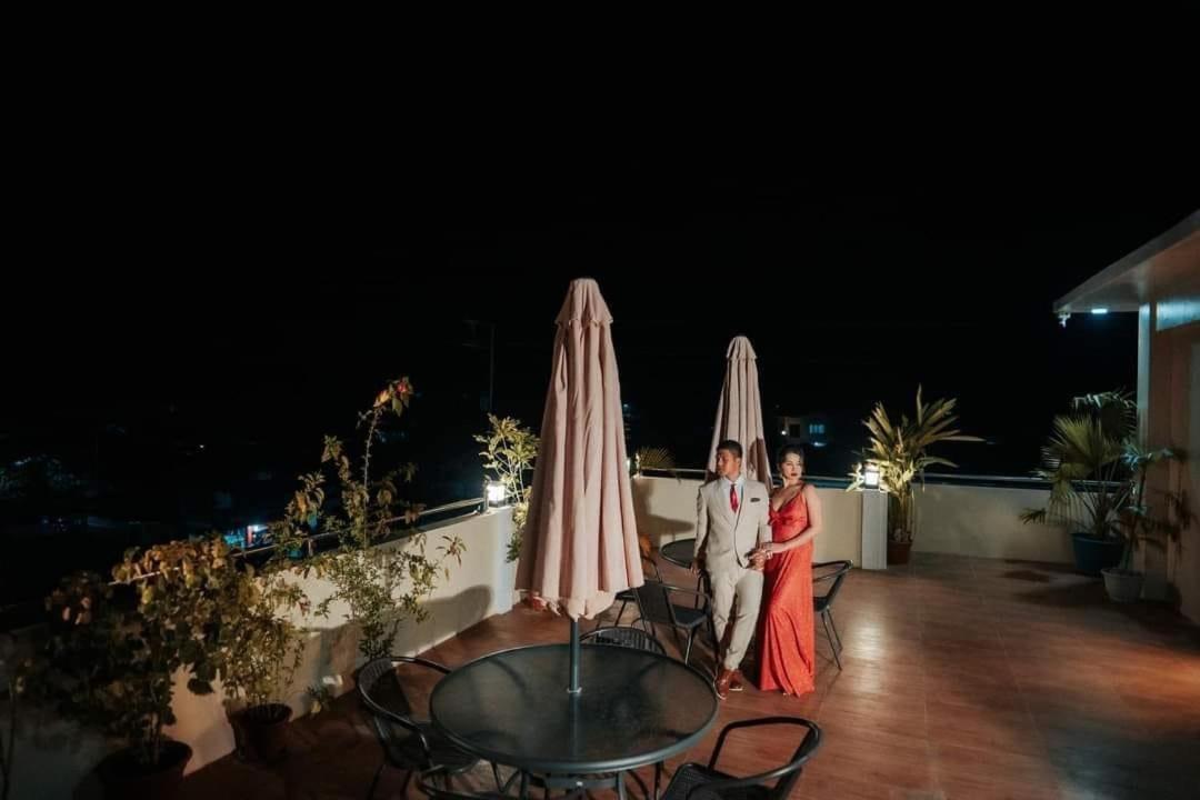 Rich-Vania Suites General Luna  Kültér fotó